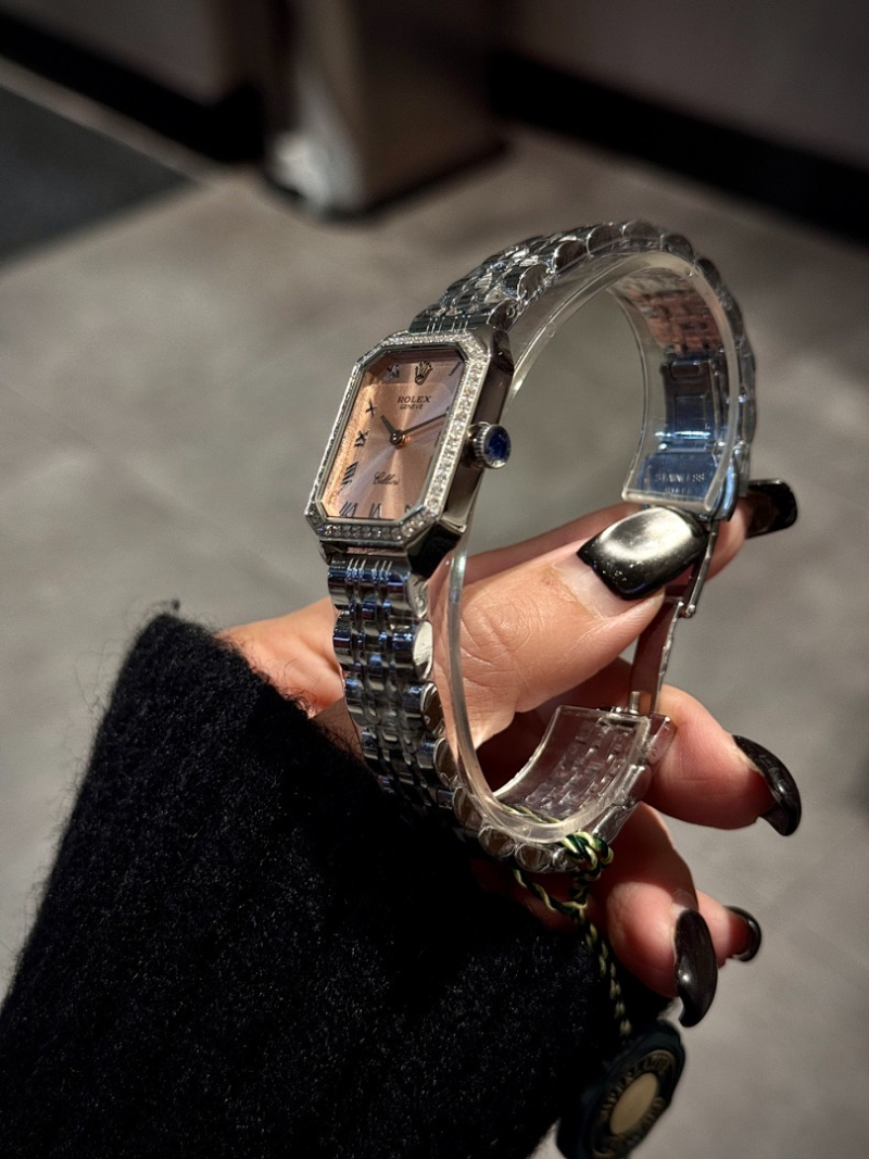 RW76  Women's low-key luxury small square watch